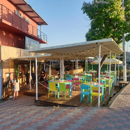 Iris Hotel