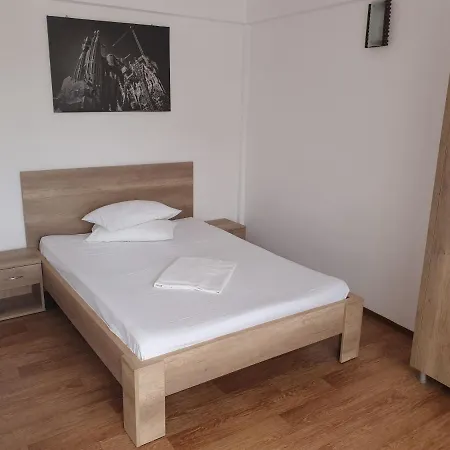 Iris Hotel 3*