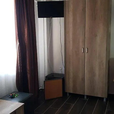 Iris Hotel 3*