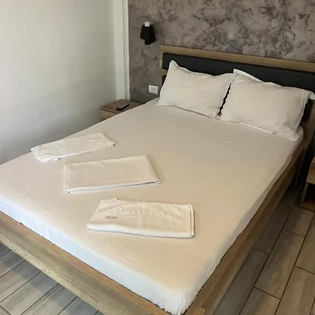 Iris コスティネシュティ