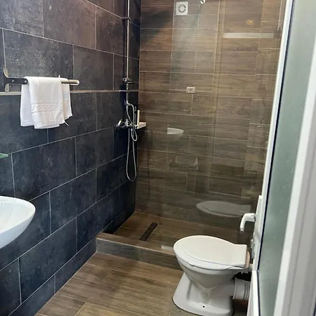 Iris Hotel 3*